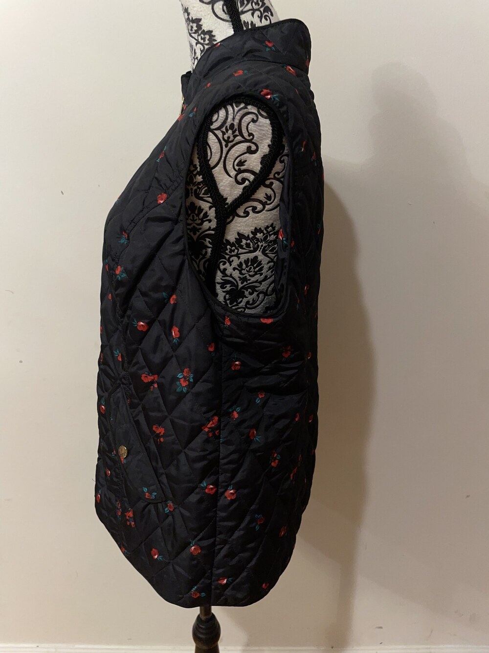Charter Club Black & Red Floral Quilted Puffer Vest Size Large Like New - Picture 4 of 11